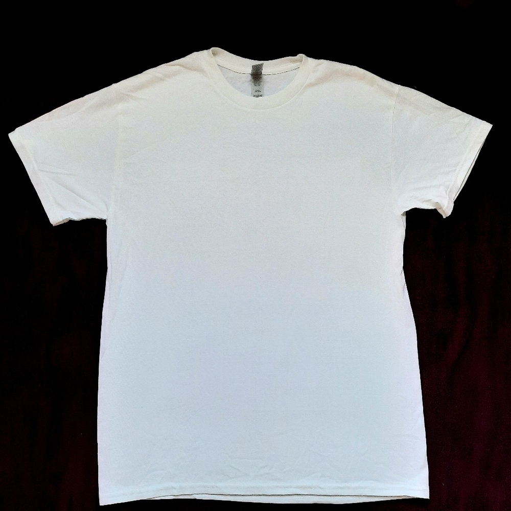 Gildan NWOT M White Short-Sleeved T-Shirt